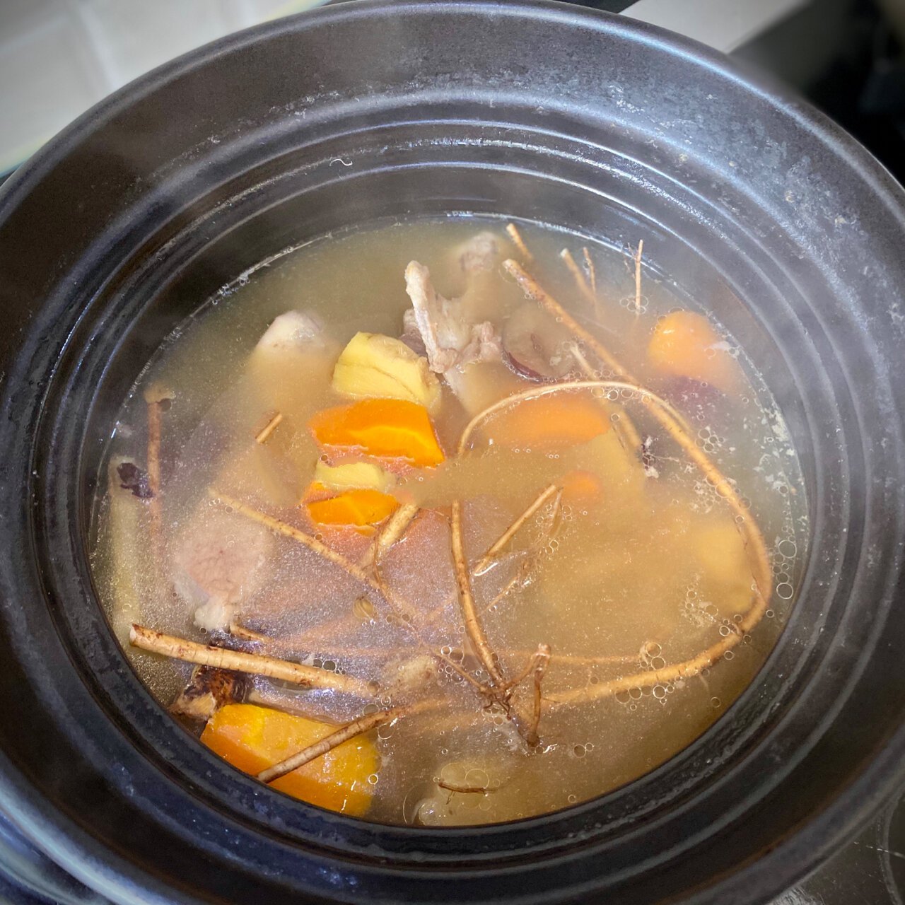 五指毛桃粉葛煲猪骨#舒筋活络 功效:清热祛湿,健脾补肺,舒筋活络,提高