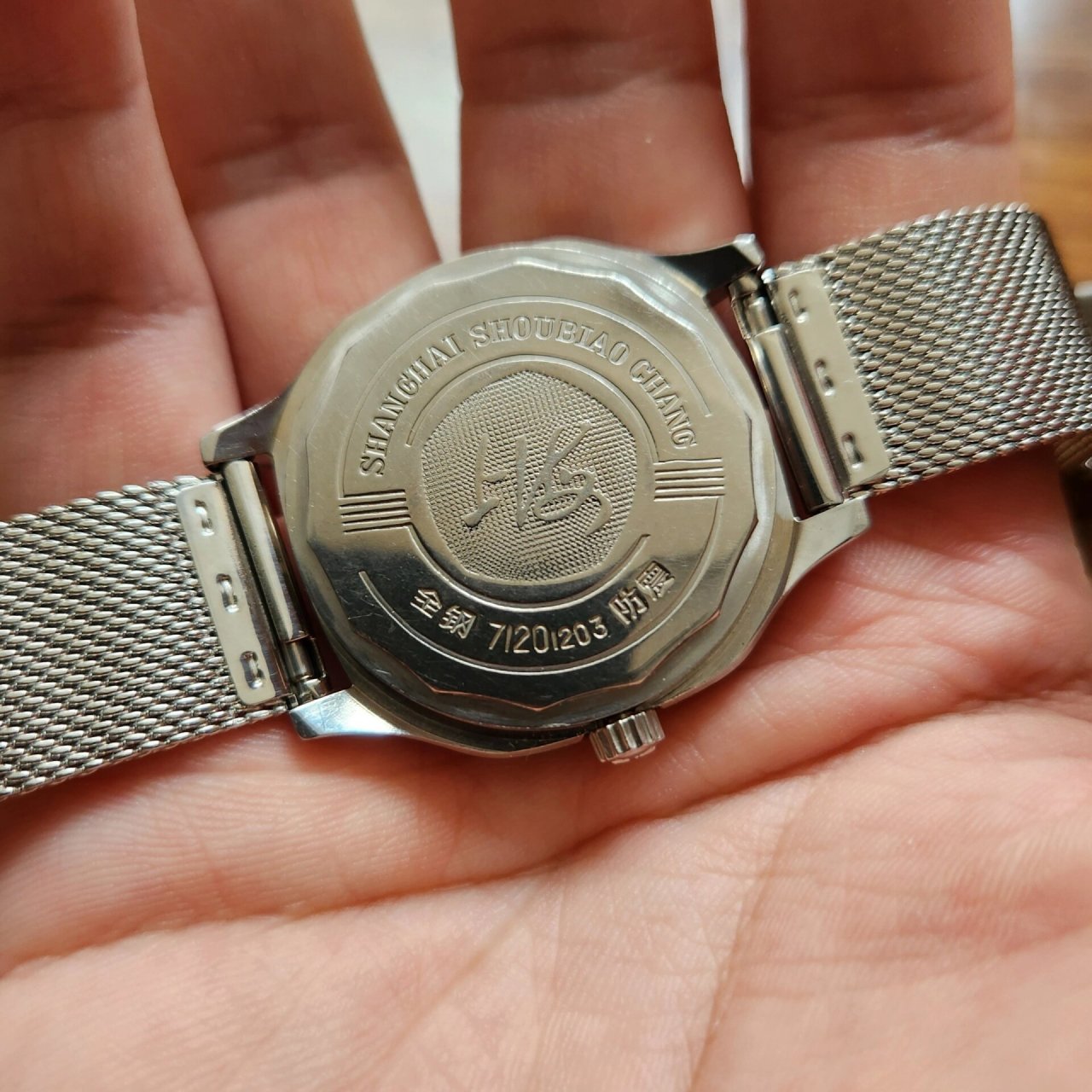 老上海牌手表7120电视机 1985年生产,壳形尺寸和常见的两种电视机都不