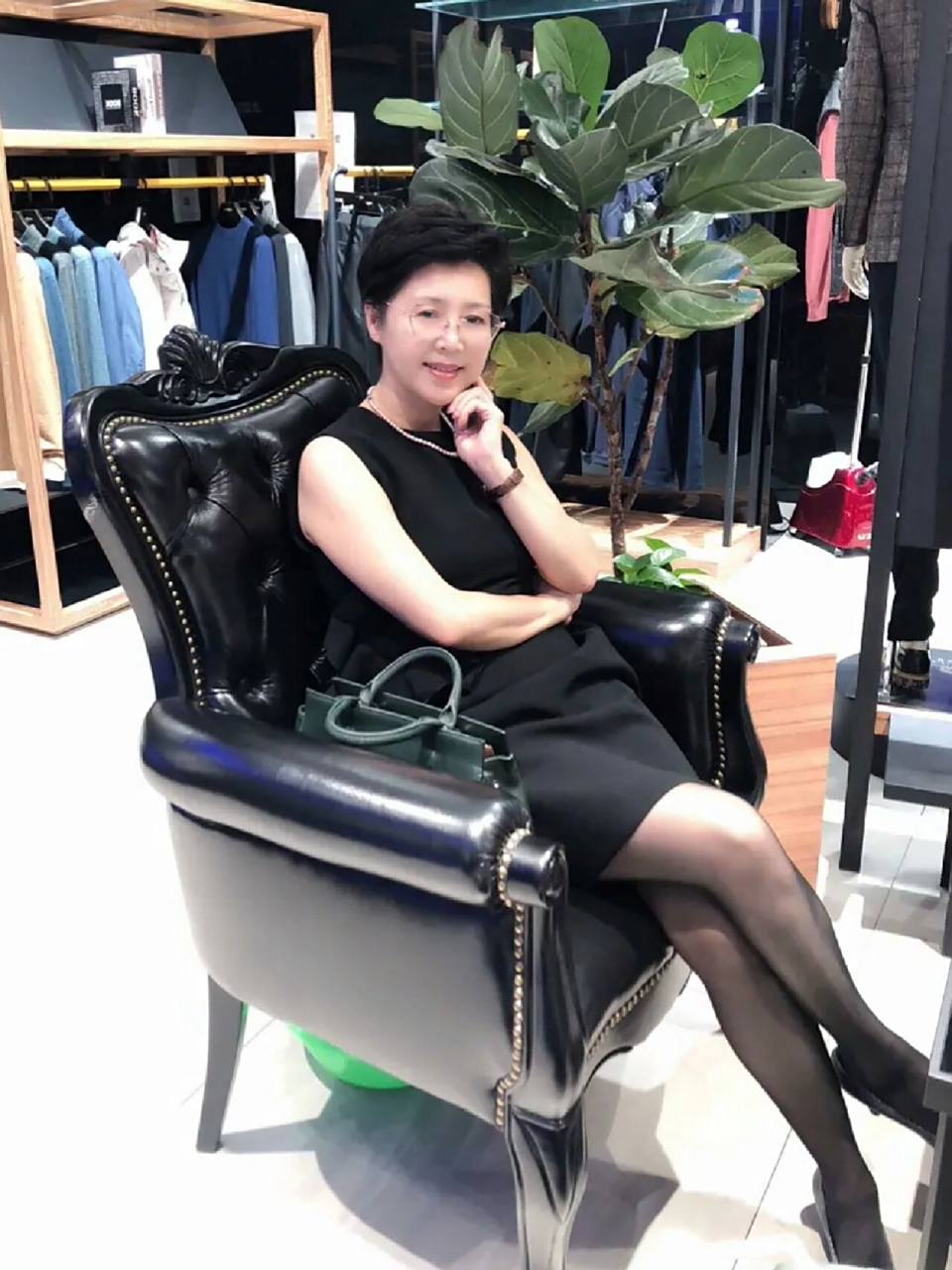 六十岁退休阿姨生活照