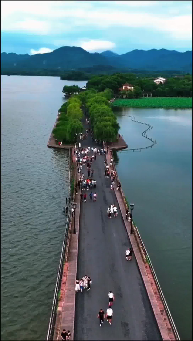 带你最爱的人来一次锦带桥吧!看看最美的西湖!