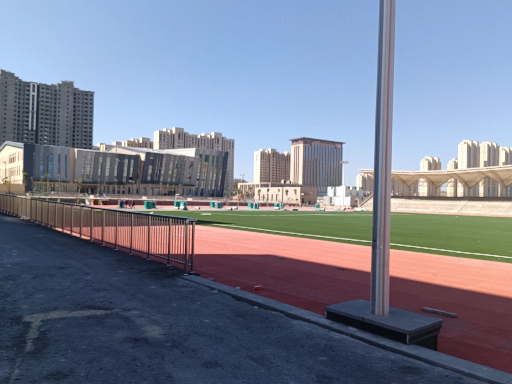 乌鲁木齐市一中河马泉校区 今天去参观了一下乌鲁木齐市一中河马泉