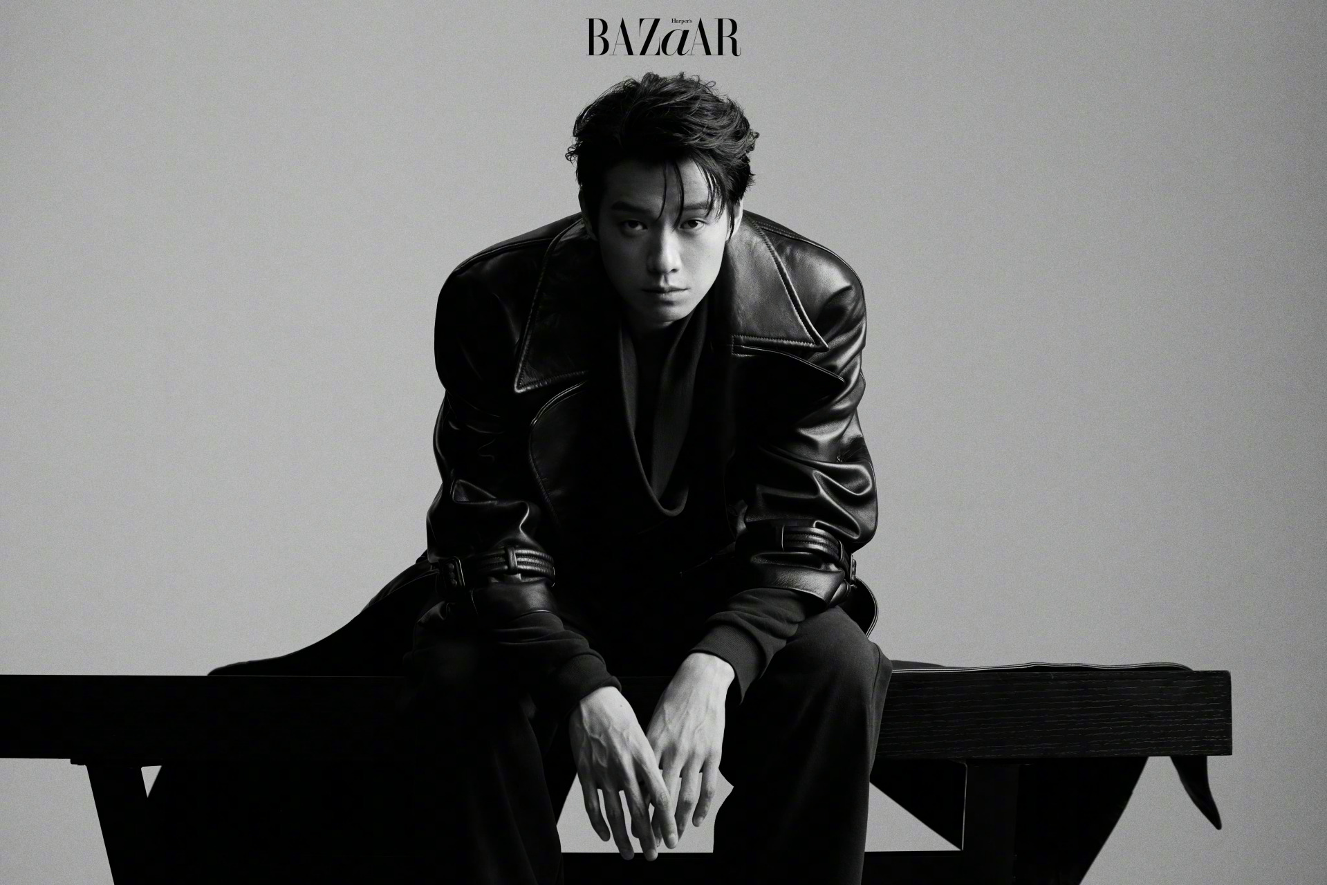 时光星赏# 魏大勋为《mini bazaar时尚芭莎》八月刊拍摄的大片.