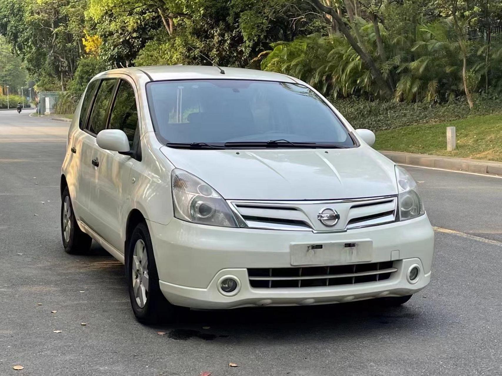 2011年日产骊威  1.6自动挡.精品0事故,无水泡,2米多带走