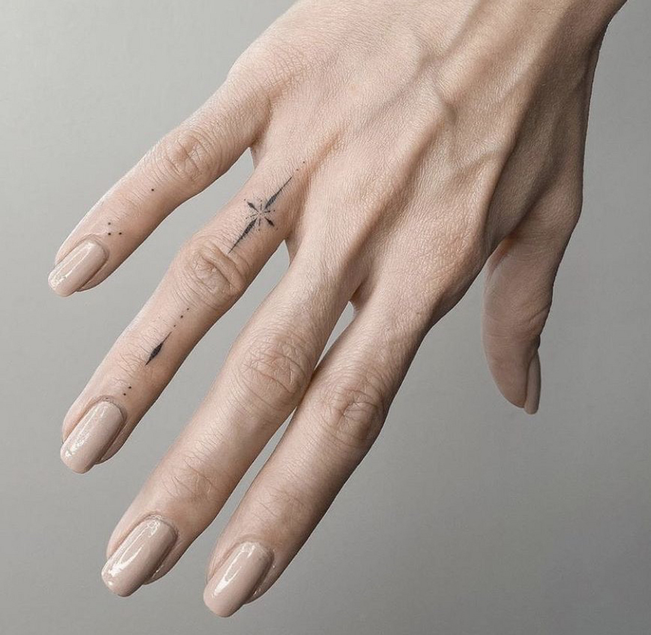 图案分享|高级感手背纹身  大图往后滑7915