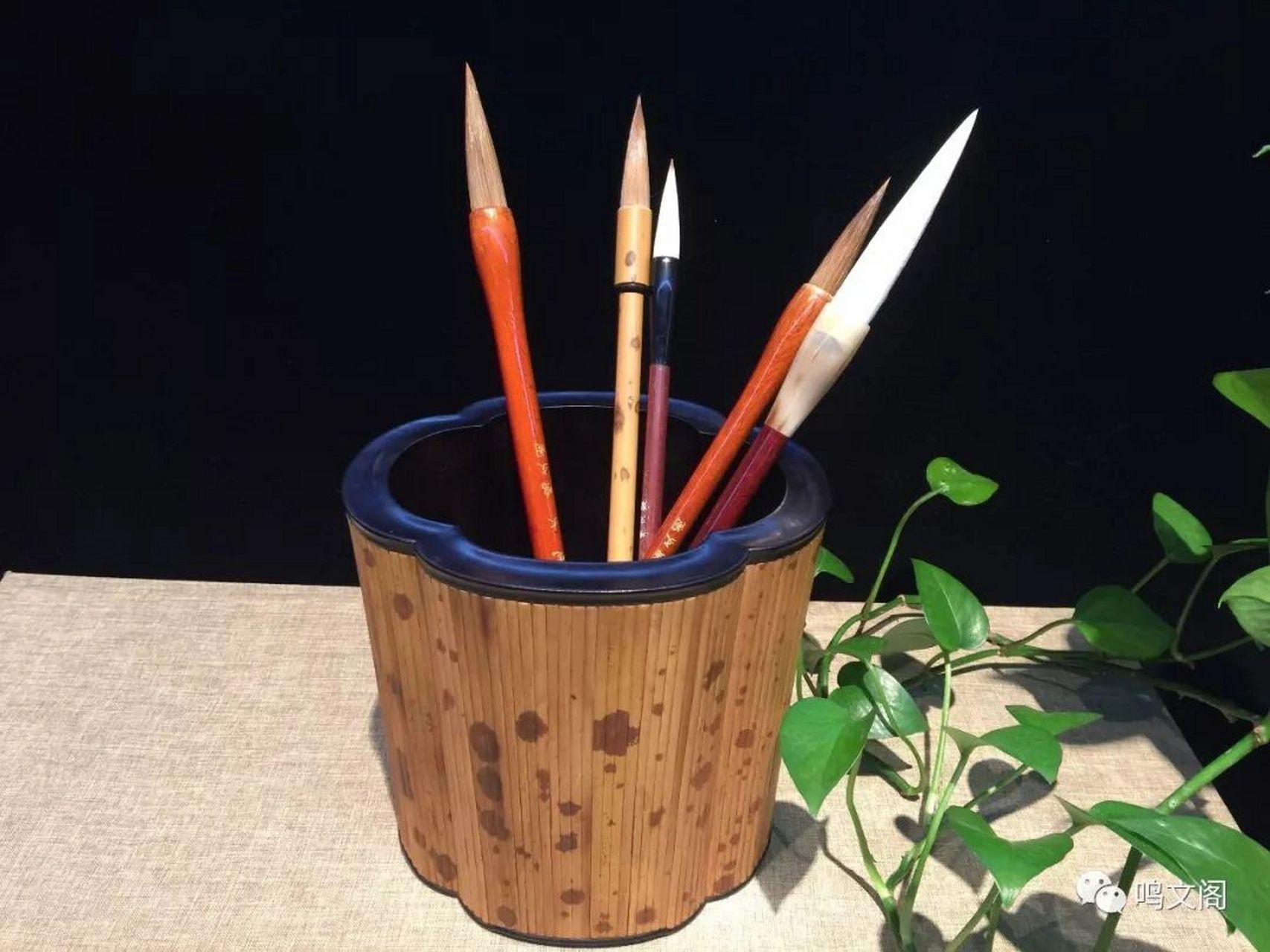 湘妃文玩 湘妃竹又名斑竹,亦称"泪竹". 产于湖南,河南,江西,浙江等地.