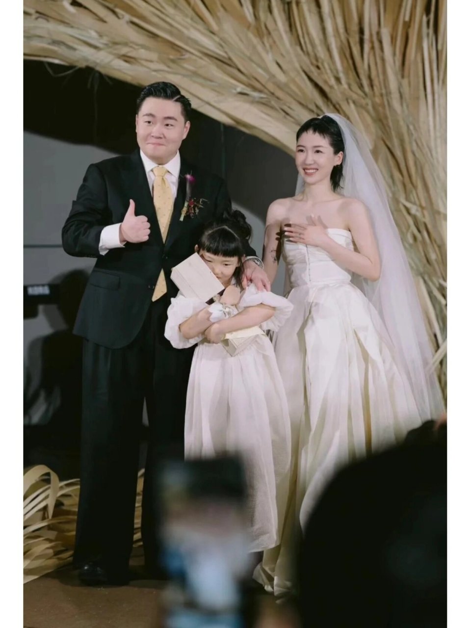 郝劭文结婚啦 释小龙伴郎🎊是谁的nda动啦 童星郝劭文与妻子林宁瑞