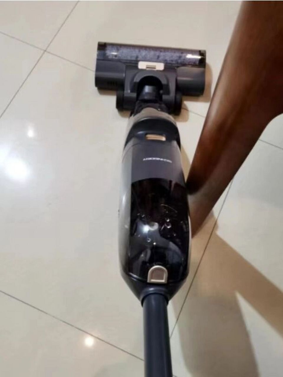 洗地机 02家里地上最不缺的就是头发了 满地的头发简直非常闹心 扫