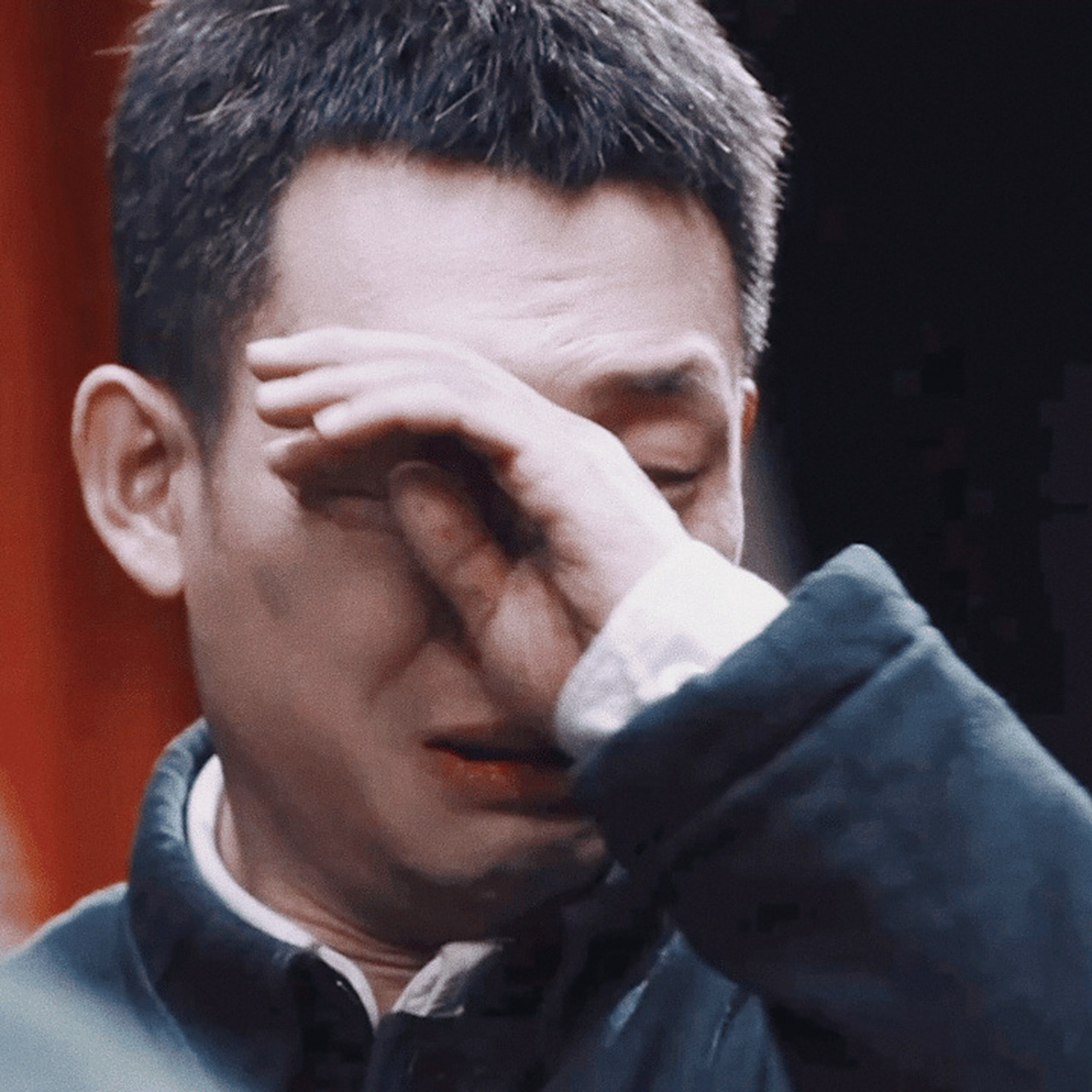 40多岁的男人哭得这么可爱 合理吗 这合理吗 来 让我擦擦鼻涕眼泪