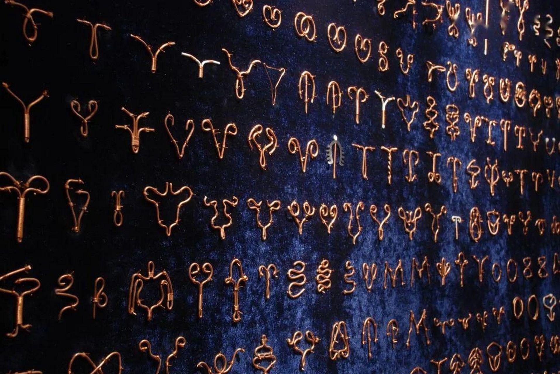 刷到这个作品震惊了! 一个个跟星座一样的形状,它是节育环!