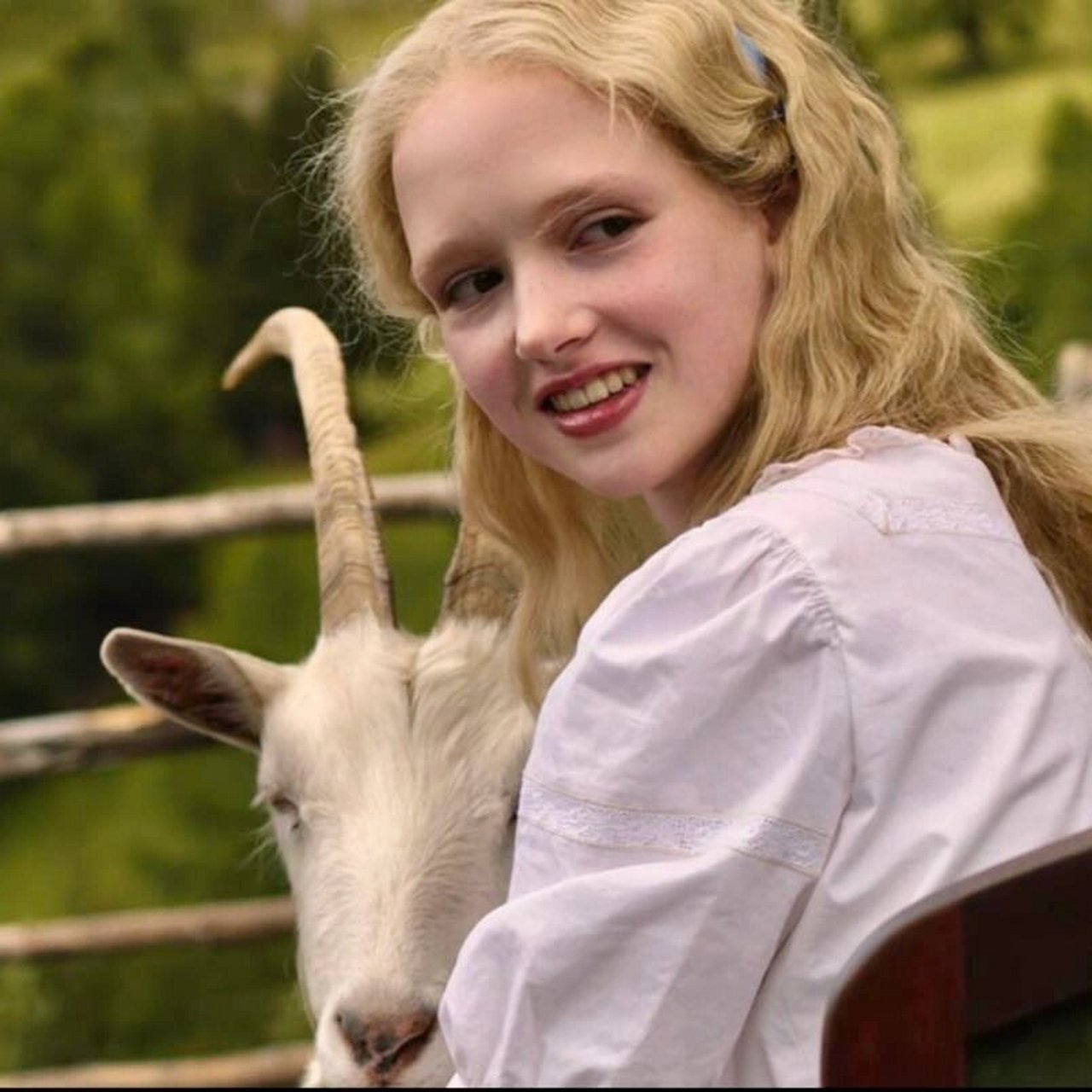 《海蒂和爷爷》头像合集  小精灵海蒂&小公主克拉拉 她们之间的相处