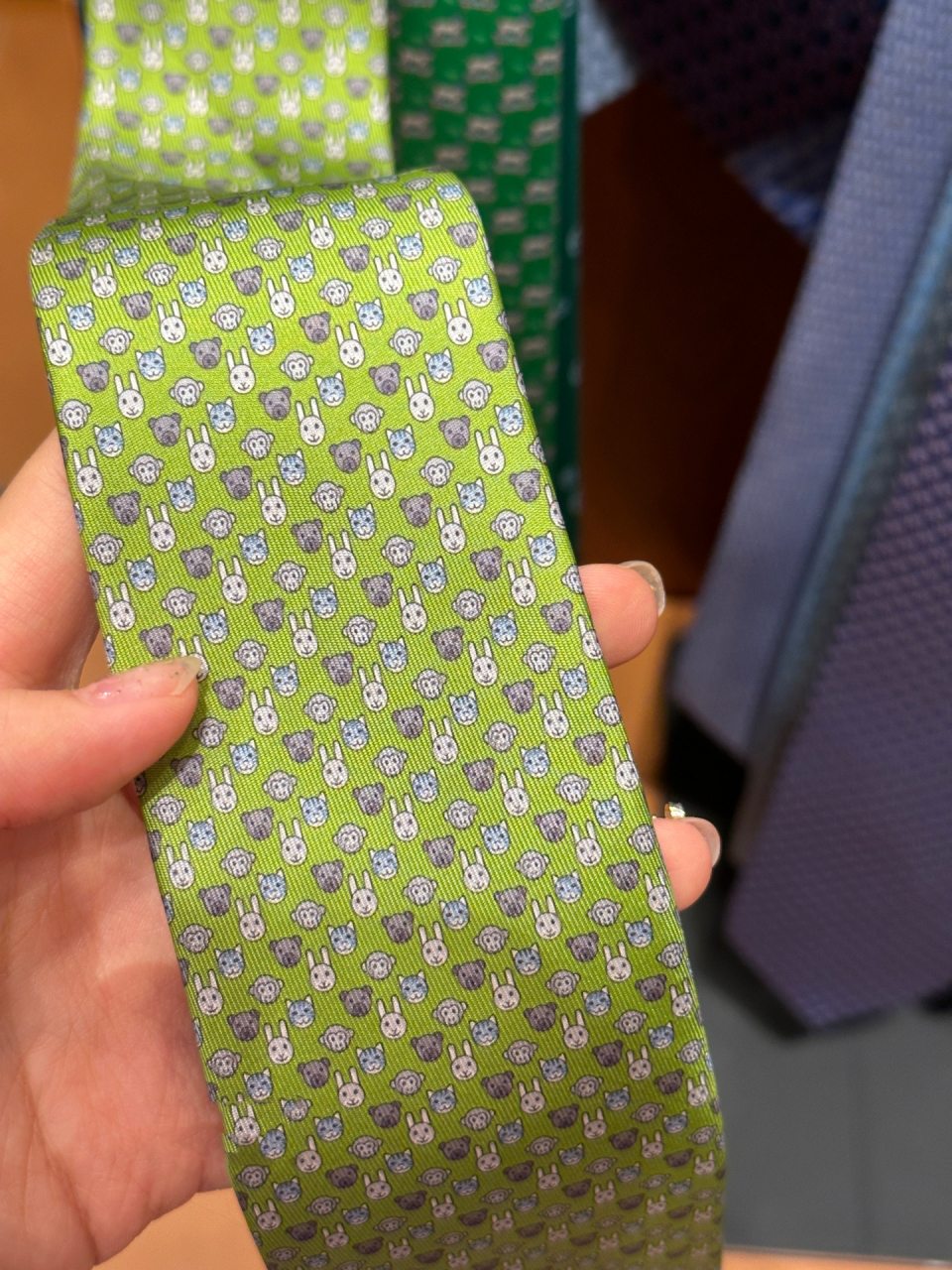 心愿清单|爱马仕·领带98 在店里看中了爱马仕的领带,小猴子元素也