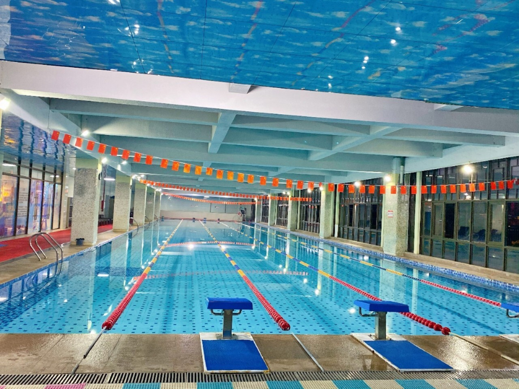 50米游泳池居然和25米小游泳池相差这么多 50米长池训练的好处 	 许多