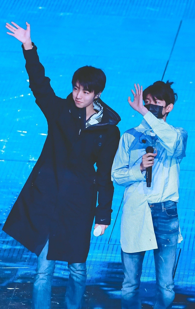 王俊凯王源都在重庆#王俊凯王源今天都回重庆咯,真的很期待两溉人