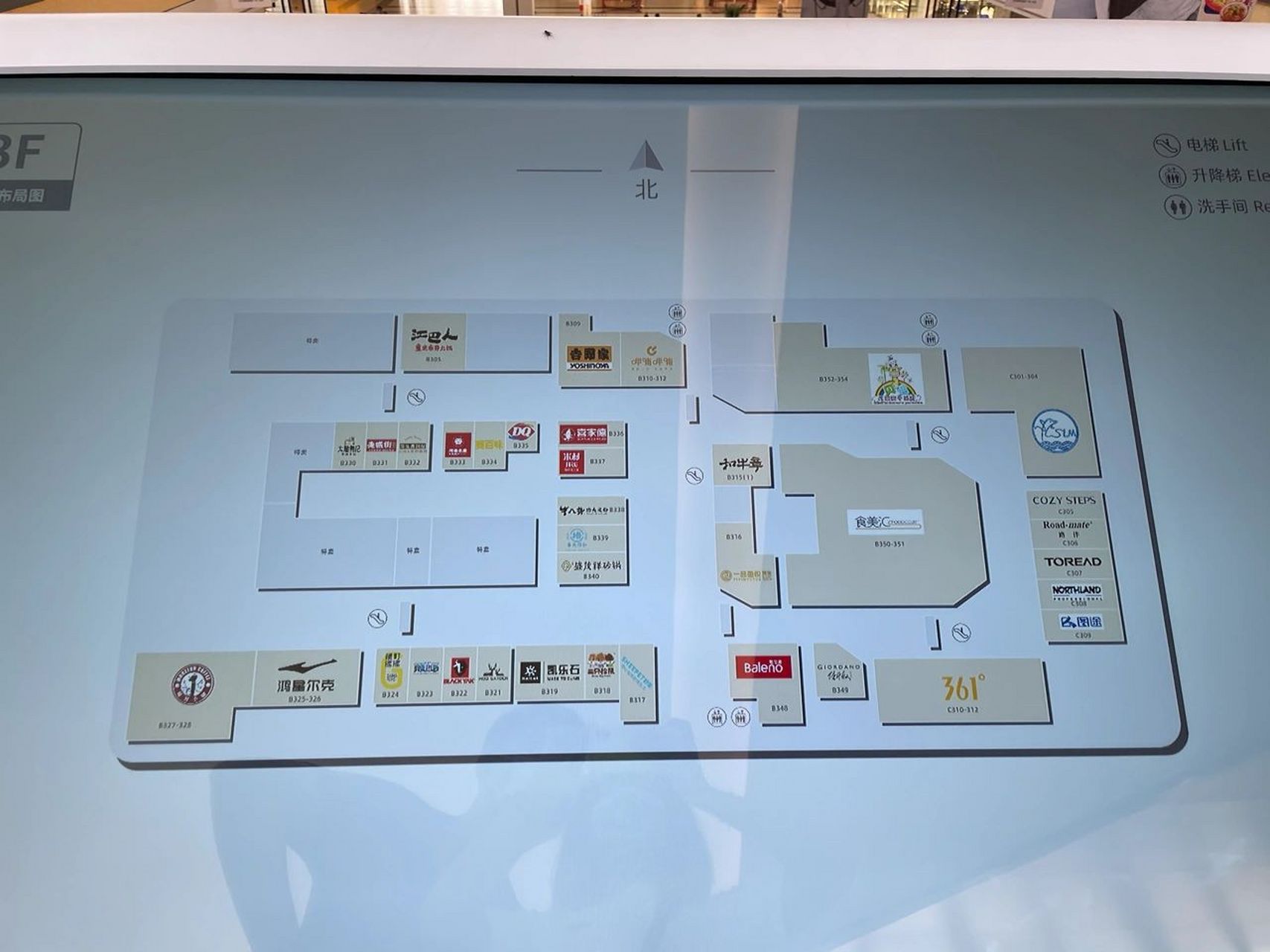 沈阳杉杉奥莱都有哪些品牌 品牌就还可以 耐克人无敌多 ugg还没开门