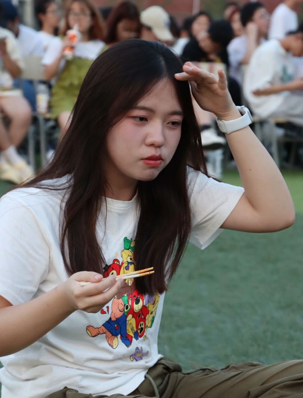 重会高中 又做一次高中生～#日常妆容打卡# #校园拍照# #被毕业照定格