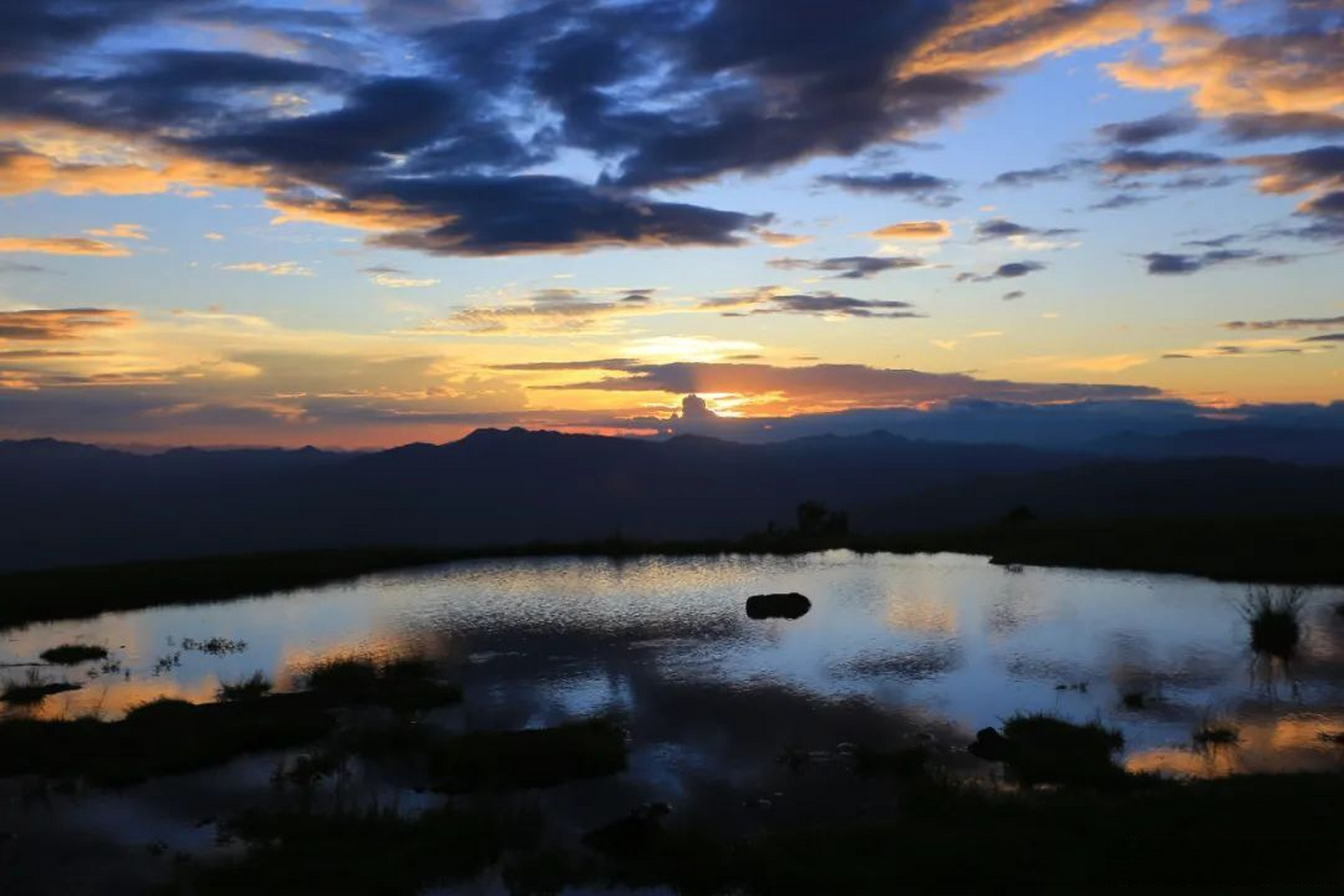 总要去趟腾冲吧#  【天空之境 云南保山腾冲市打鹰山】打鹰山高踞于