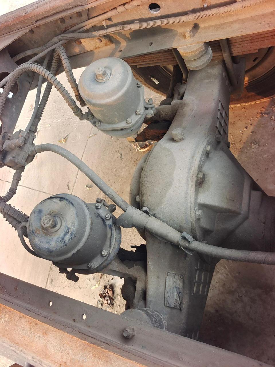 12年7月奥驰1800,排半4米大箱内径2米,云内4100发动机,750-16钢丝胎