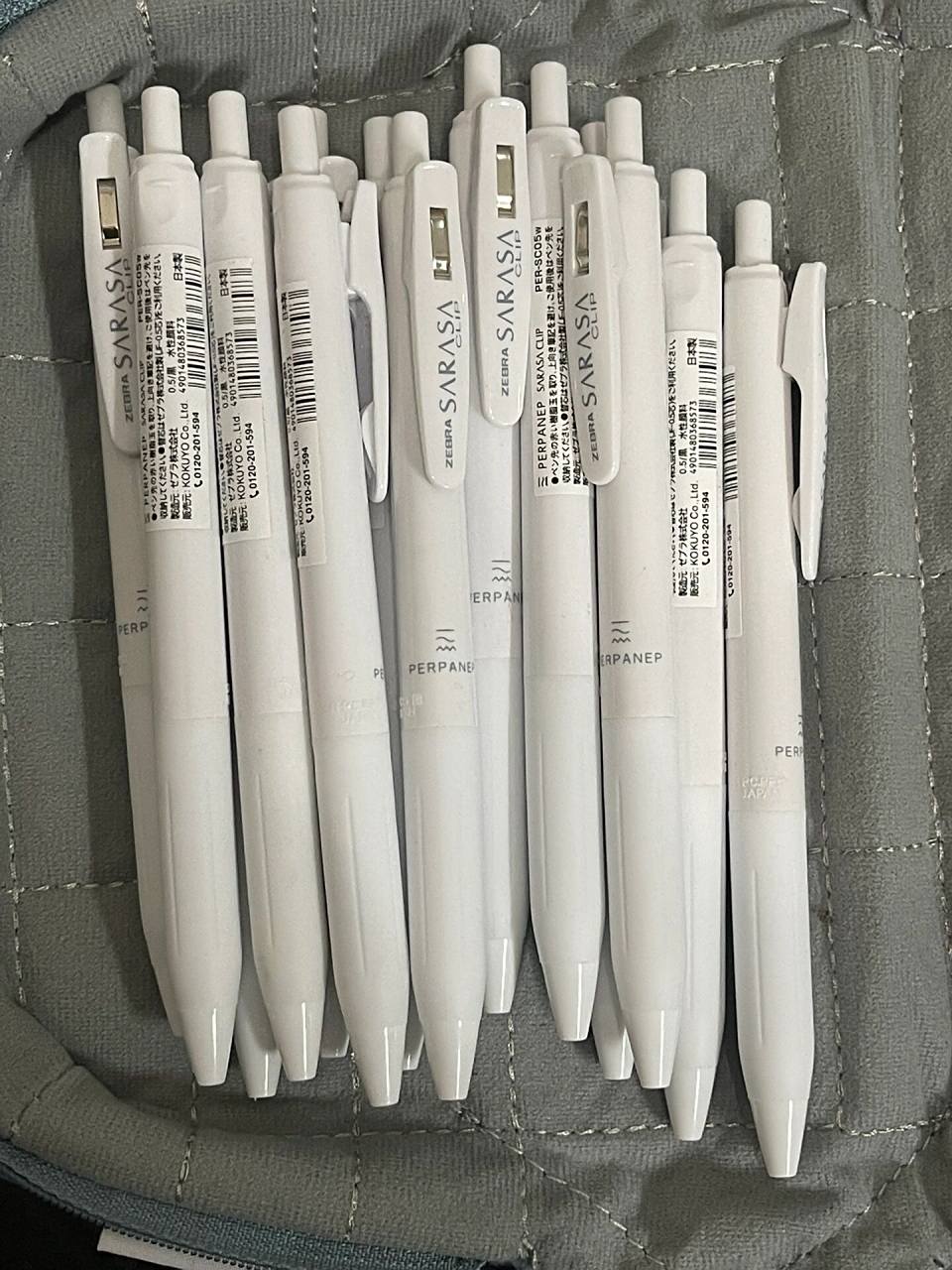 斑马国誉联名中性笔 真的好白 好喜欢93 斑马国誉联名中性笔