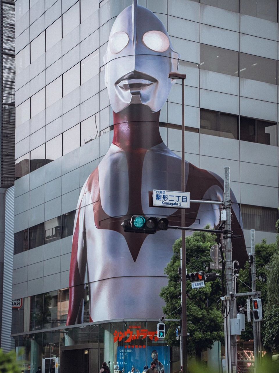 万代公司本部大楼的《新·奥特曼》涂装 信号灯临时客串了能量等的