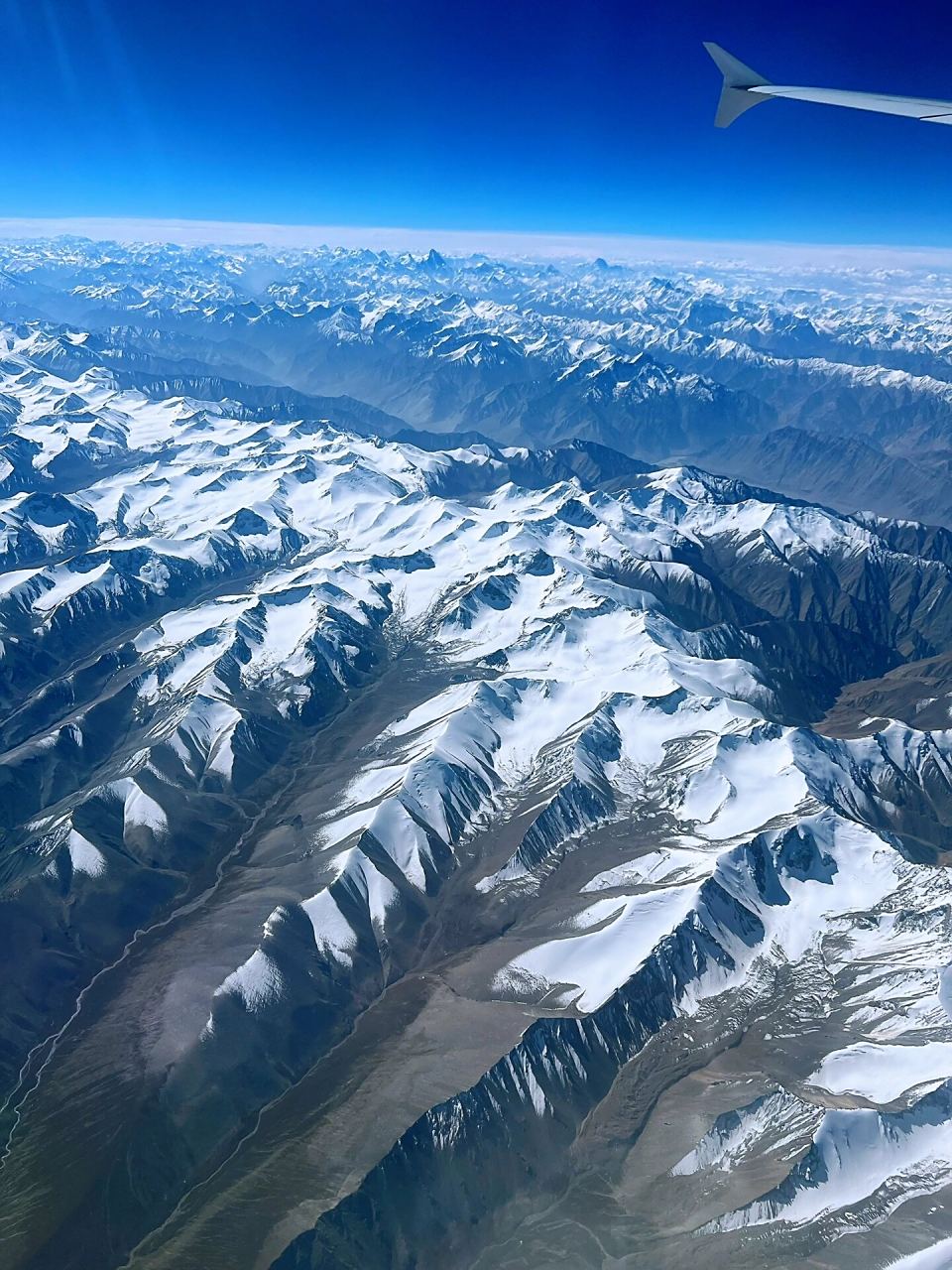 航拍喀喇昆仑山 去欧洲路上迪拜转机,飞越喀喇昆仑山脉时候拍的,太