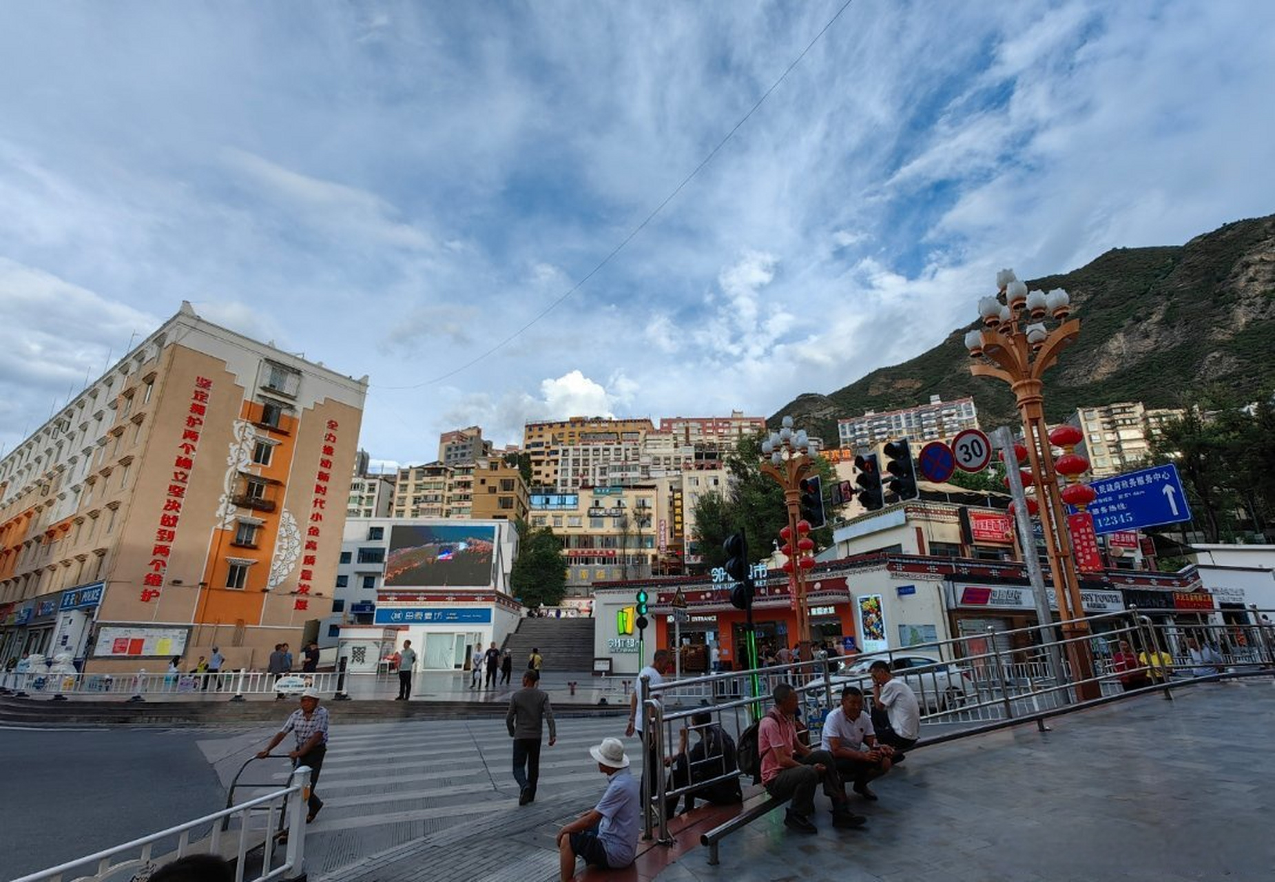 路上临时起意,进来小金县城看看,喜欢就在这住一晚.