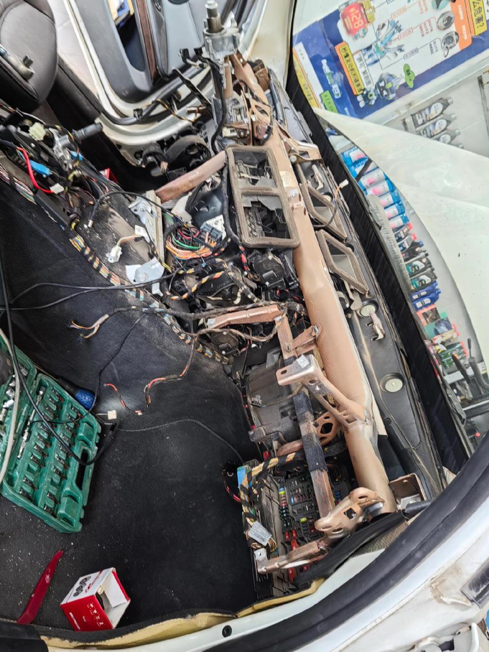 宝马更换蒸发箱.汽车空调