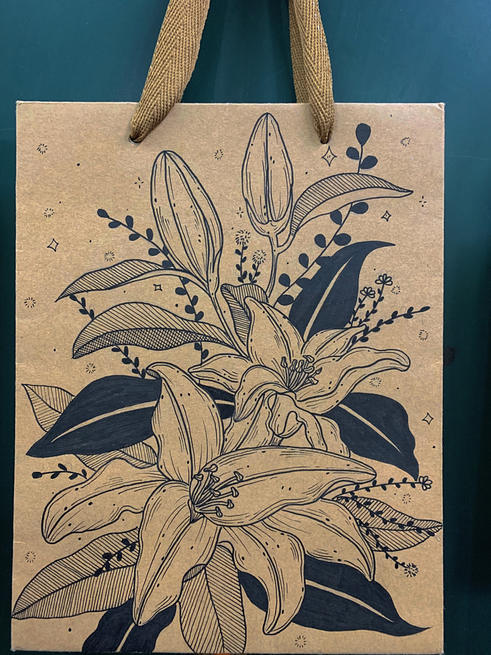 手绘牛皮纸袋diy设计 | 学生作品分享