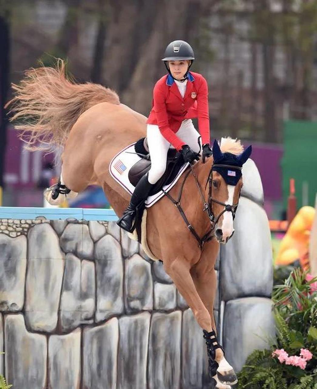 苹果创始人乔布斯的女儿 eve jobs(伊芙·乔布斯)是一名马术运动员