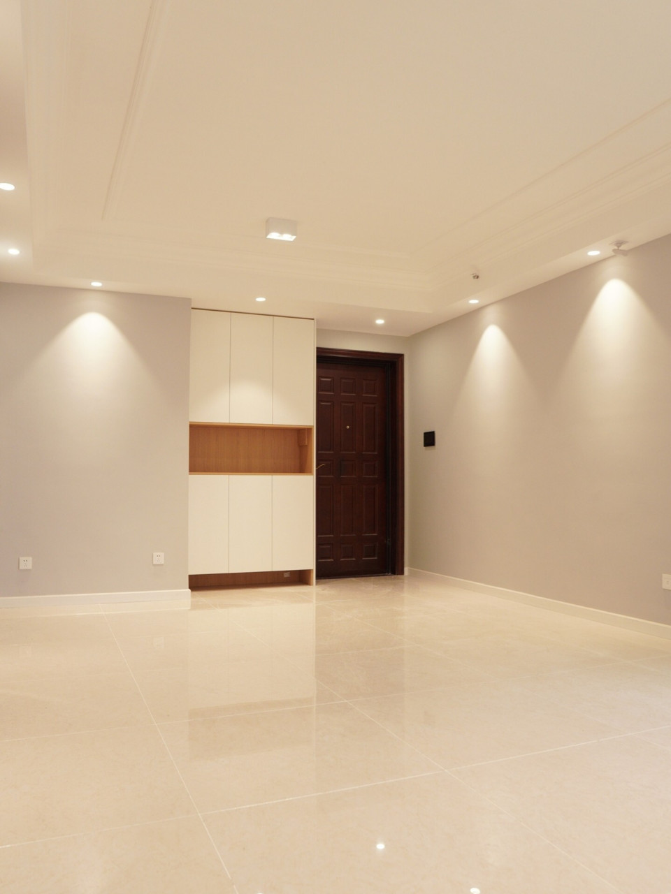 恒大精装改造 | 美缝(附建议) 恒大的瓷砖偏 米黄色,地面美缝用的