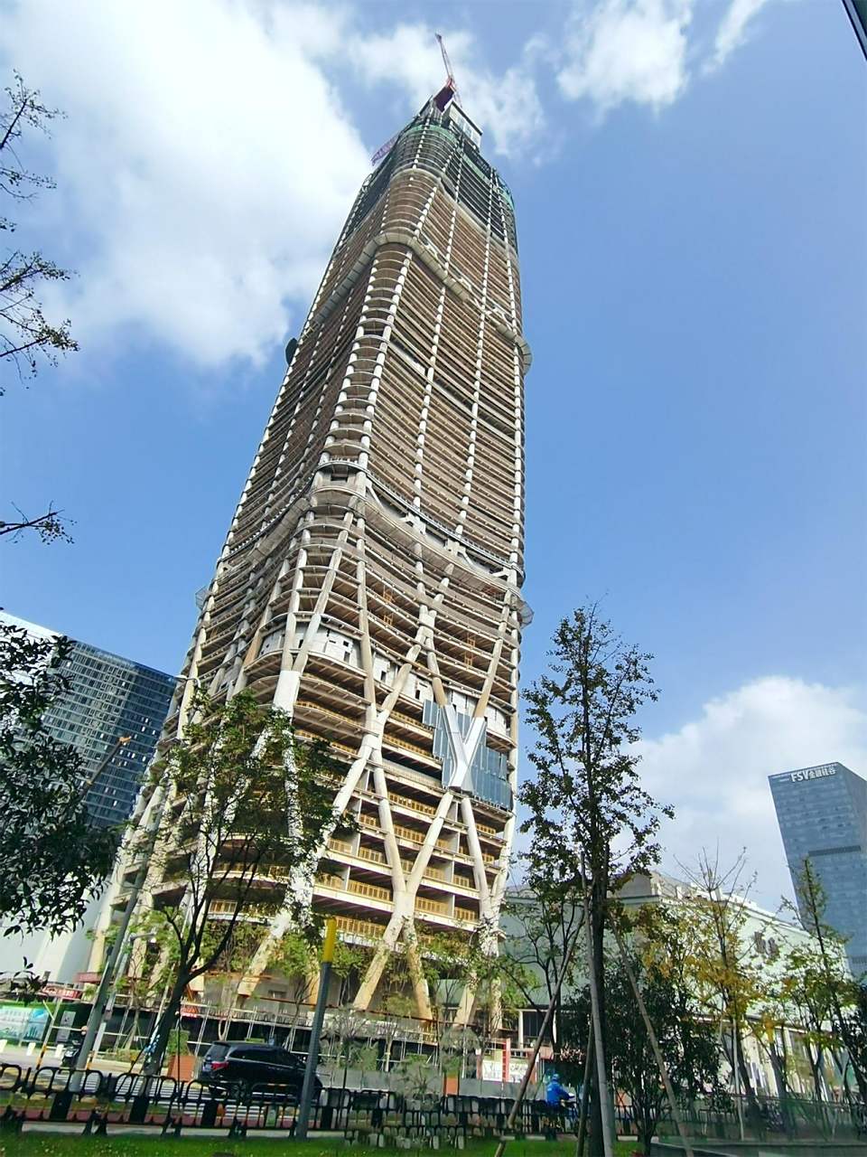 409米的宁波中心大厦核心筒高度已超过333.36米,超过温州世贸中心333