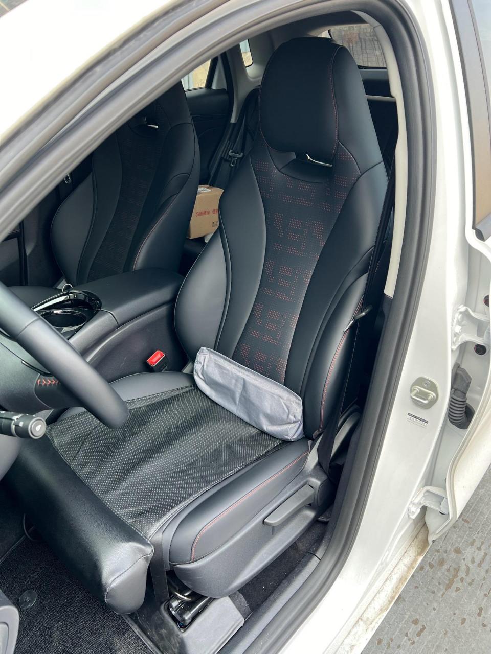 比亚迪e2改装极狐主驾驶座椅总成.