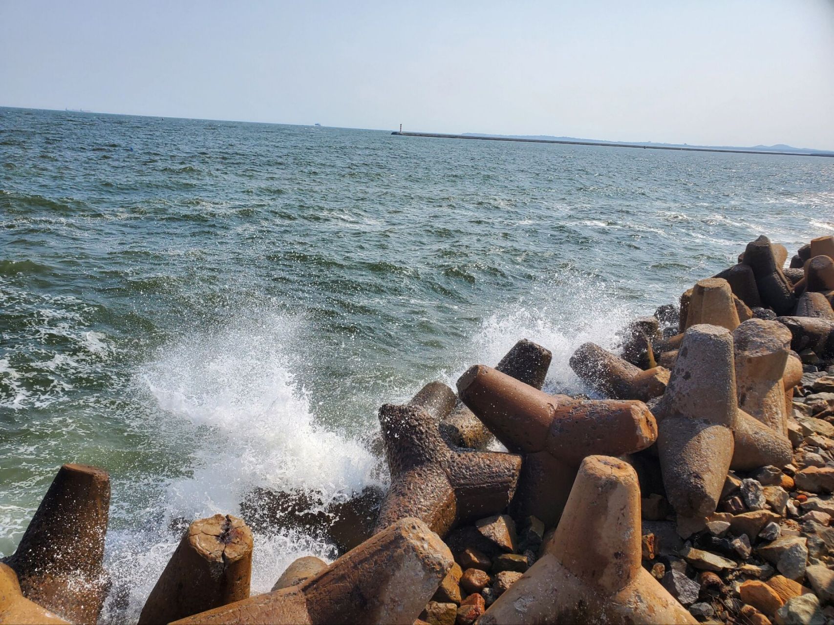 秦皇岛市区东山浴场真的干净,人少,单纯海边玩乐就去这里,不要去任何