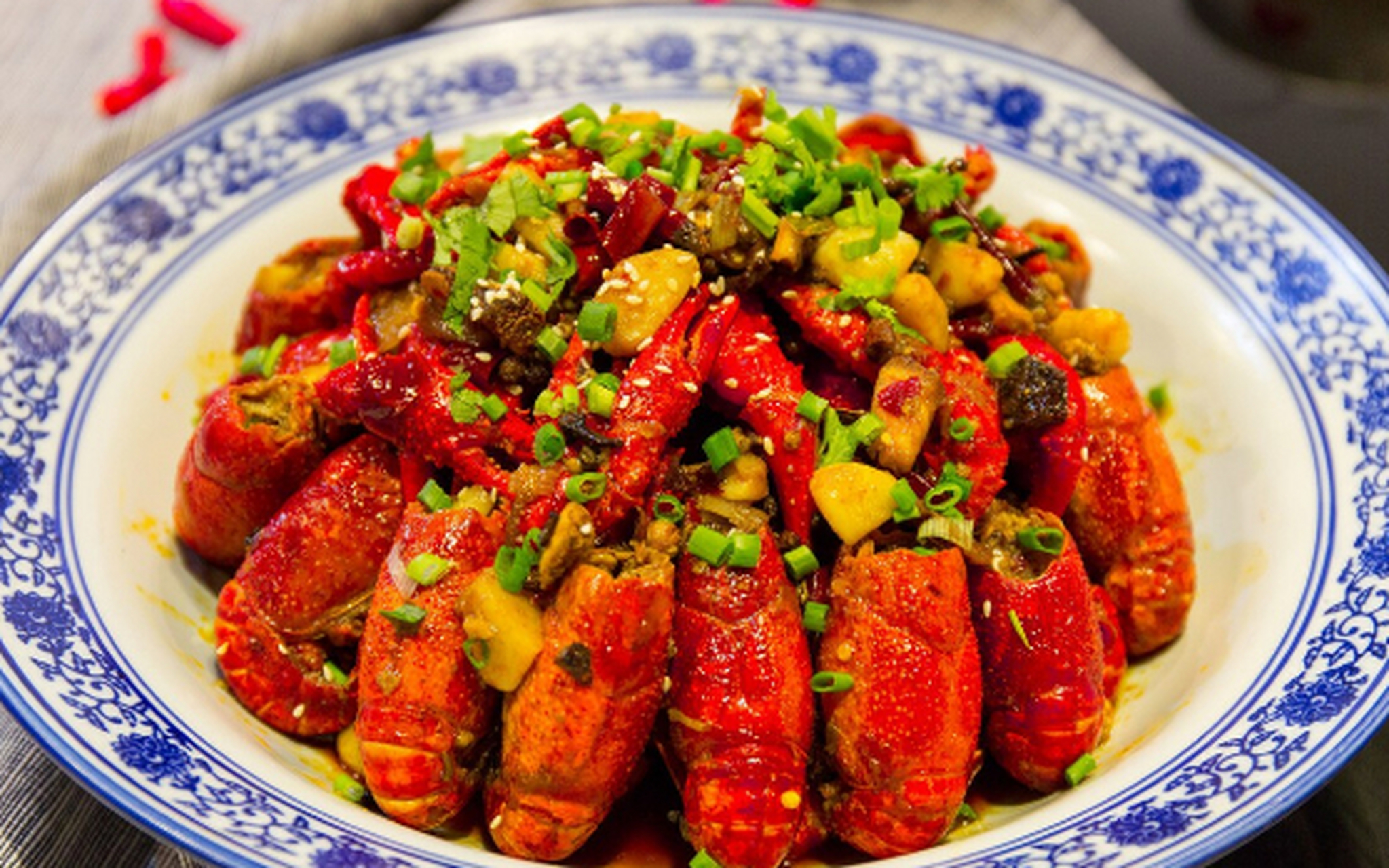 潜江油焖小龙虾美食#美食分享##湖北美食#  潜江油焖小龙虾是湖北潜江