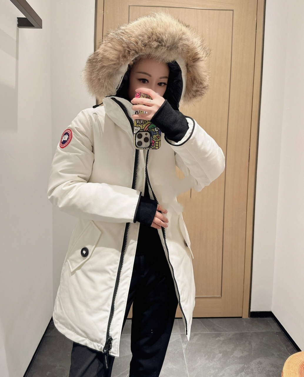 大鹅白色羽绒服 加拿大鹅白色羽绒服