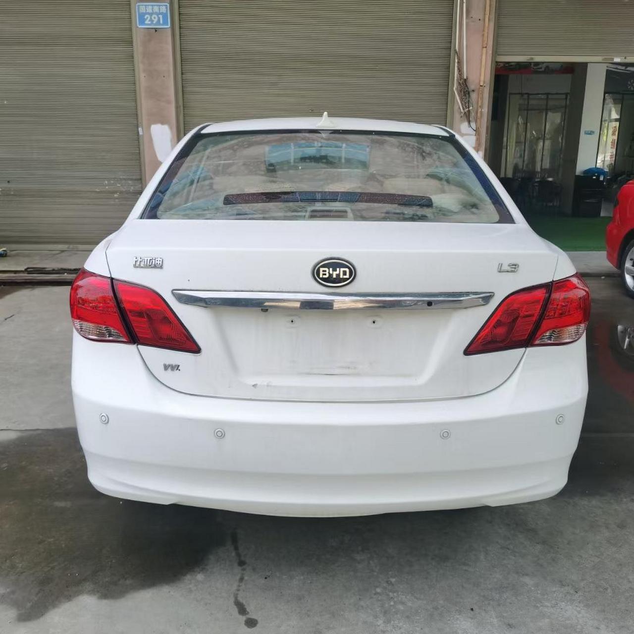 13年比亚迪l3,手动天窗,车况极品,费用到明年,全款8800,砍价往黑名单