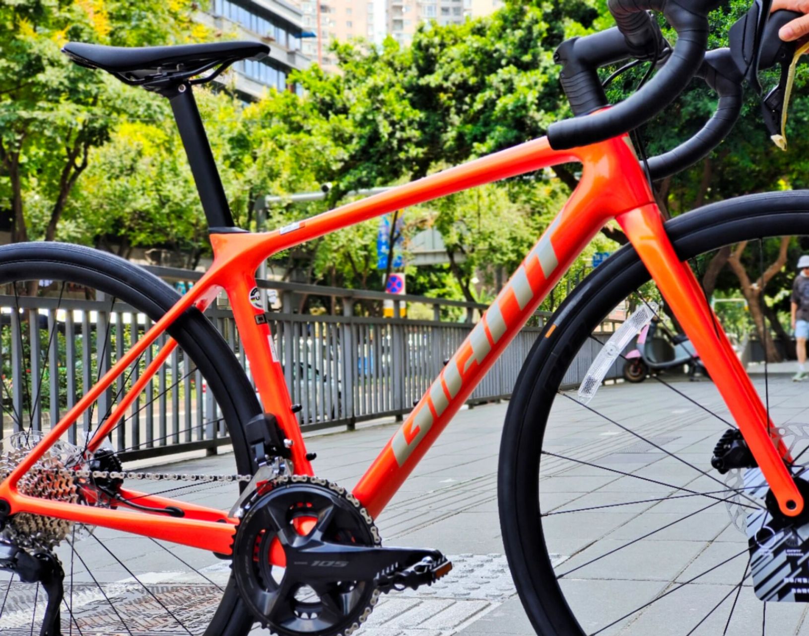 捷安特2024 tcr adv 1disc-kom公路车 很久没有这种眼前一亮的涂装了