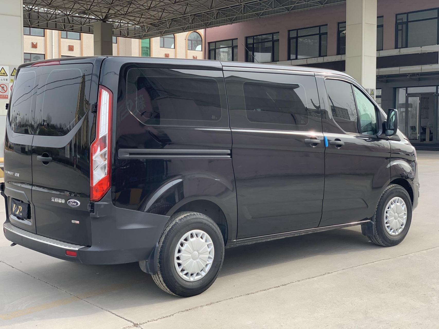 20年福特新全顺,黑武士柴油6座,国5排放一手实表3.8万公里!