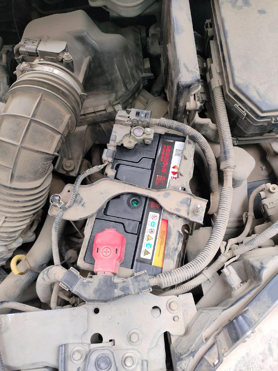 12款本田crv到店检查电瓶,车主为爱车更换红冠电瓶一块45l,感谢车主