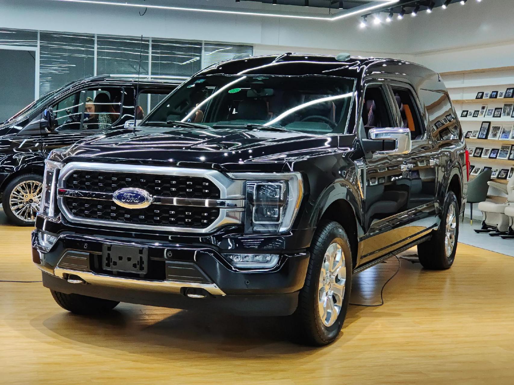 2024款高顶福特勇猛者铂金版大7座suv