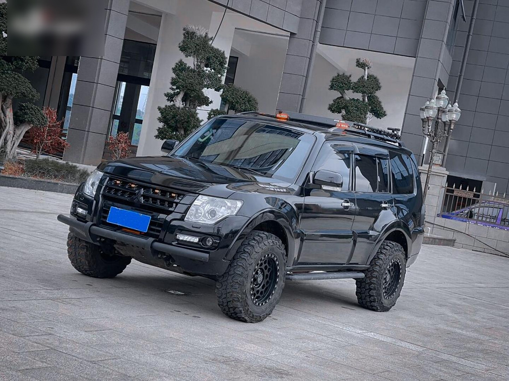 帕杰罗v97黑武士改装案例.升级mt泥地越野轮胎搭配负值轮毂