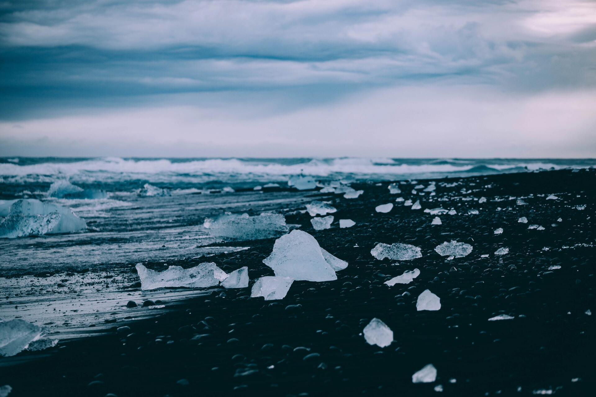 钻石沙滩,冰岛之梦 钻石沙滩上有数不尽的钻石 钻石沙滩就在杰古沙龙