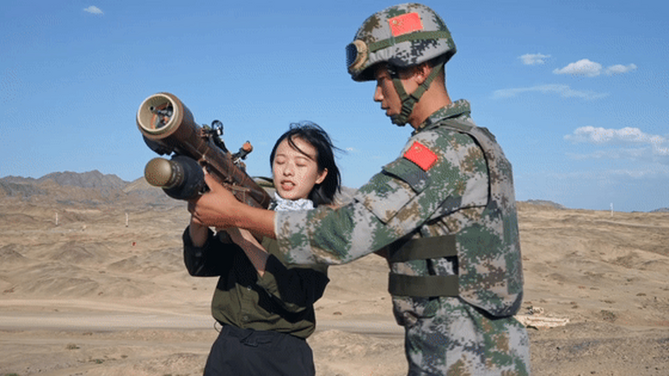 军事科技女记者图片