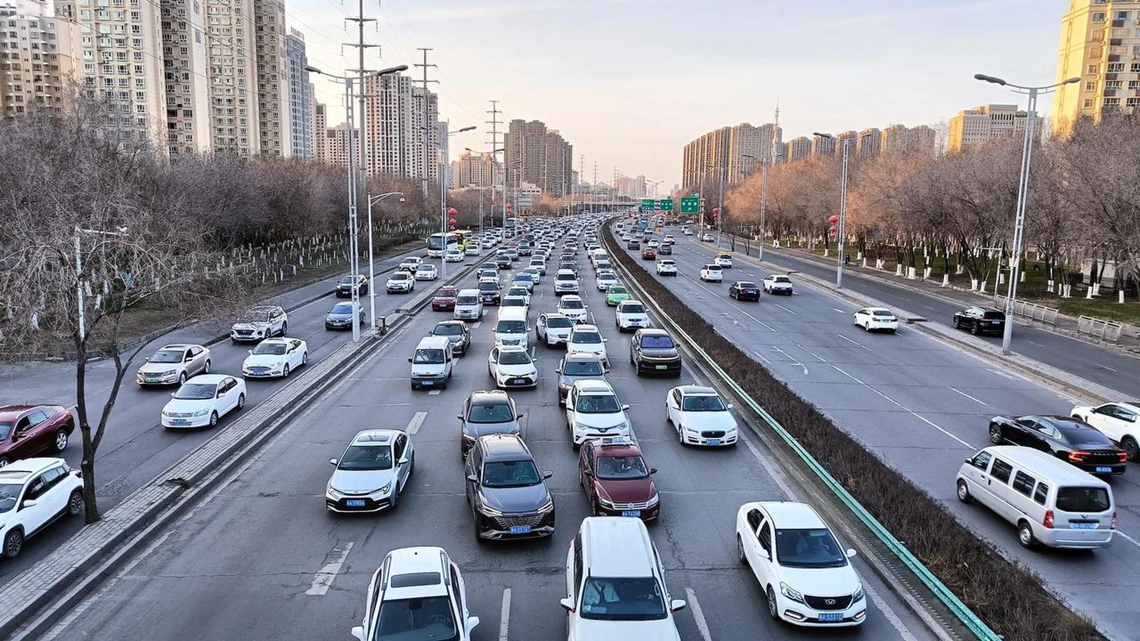 乌鲁木齐河滩路照片图片