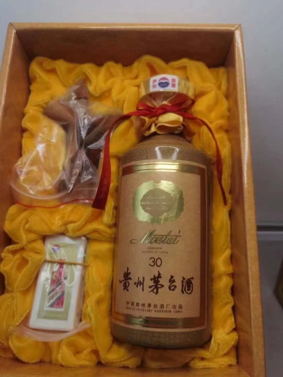 茅台三十年珍藏酒图片