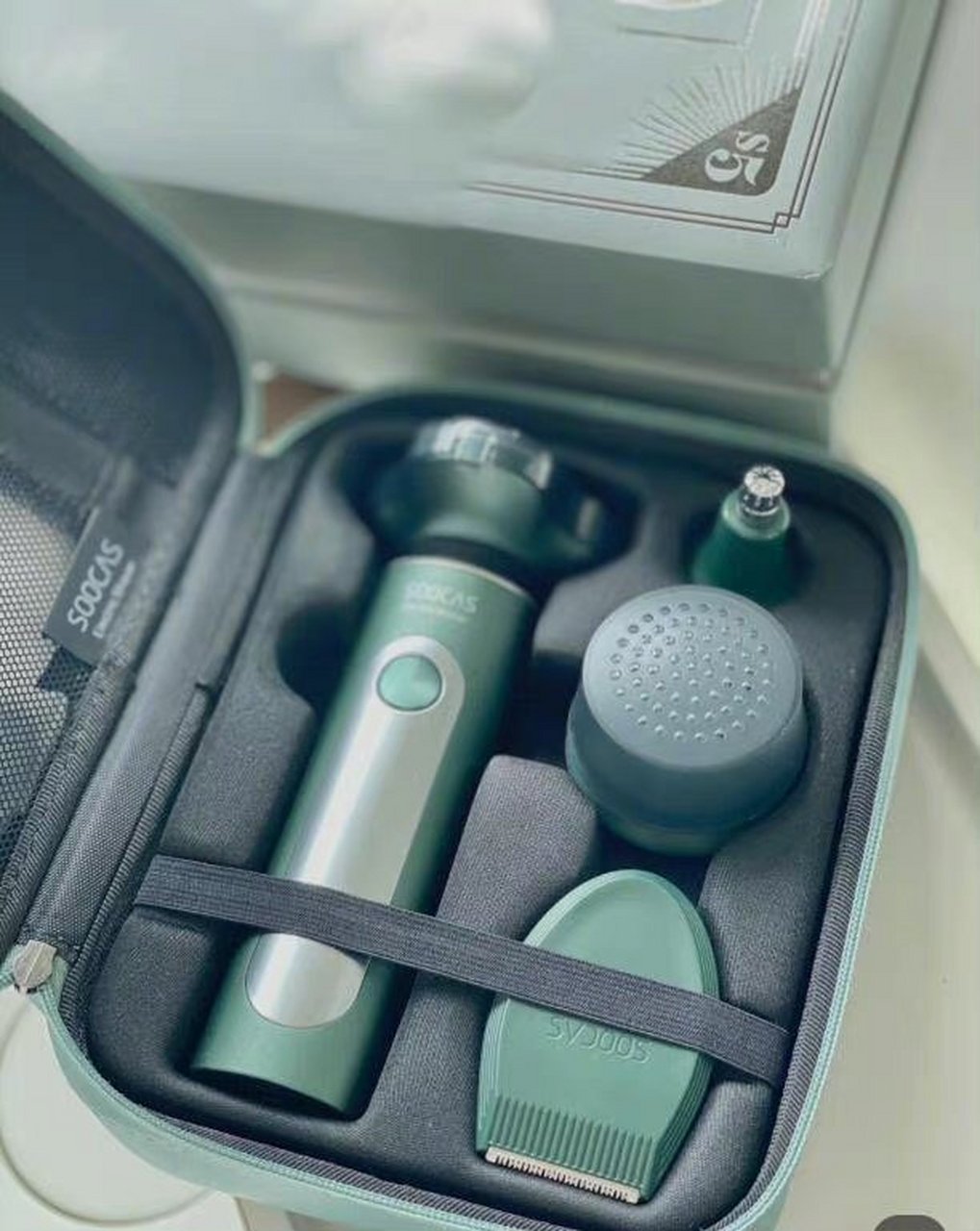 素士 s5电动剃须刀礼盒装【349】    到手四个头剃须刀 鬓角刀 鼻毛