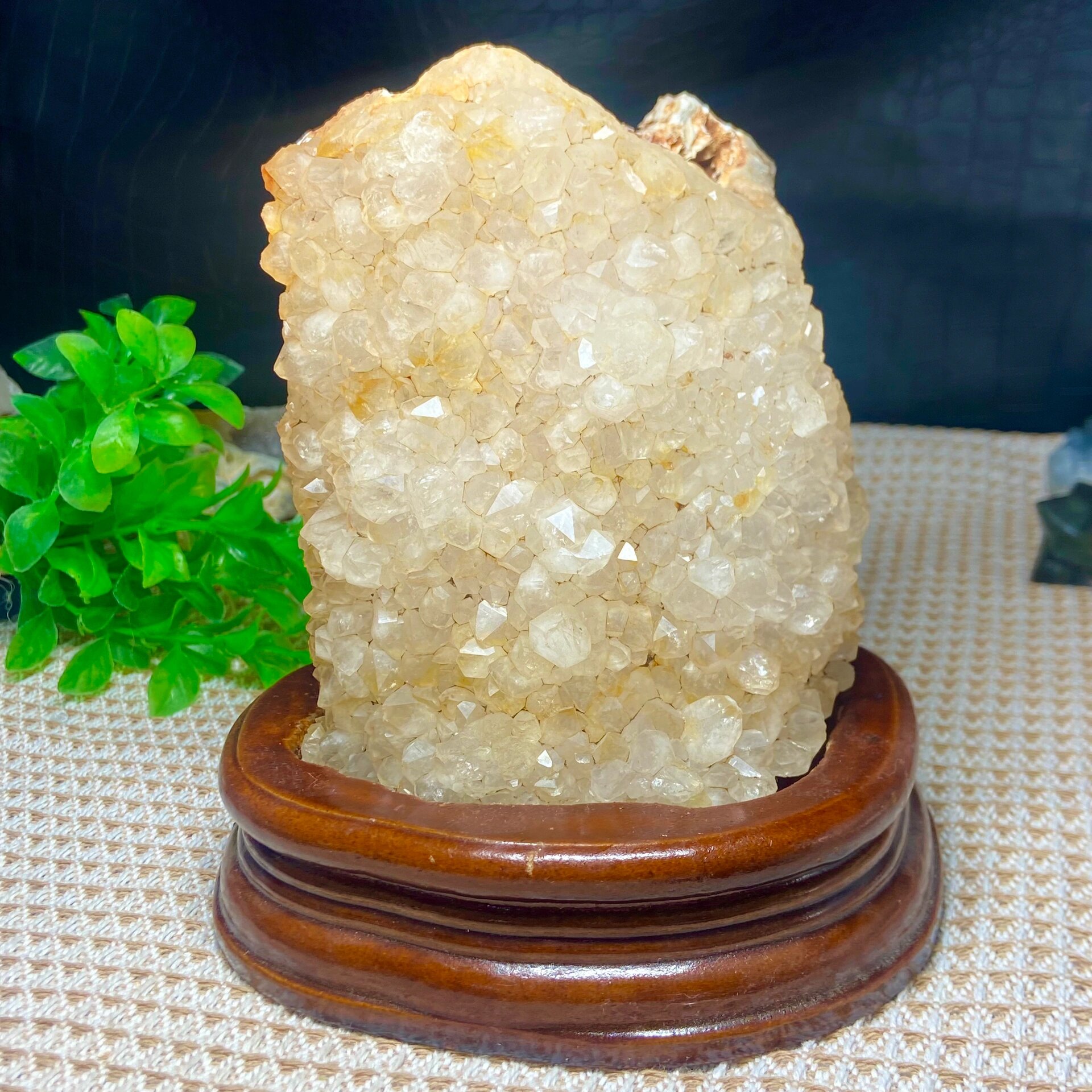 这颗水晶卖多少钱合适?