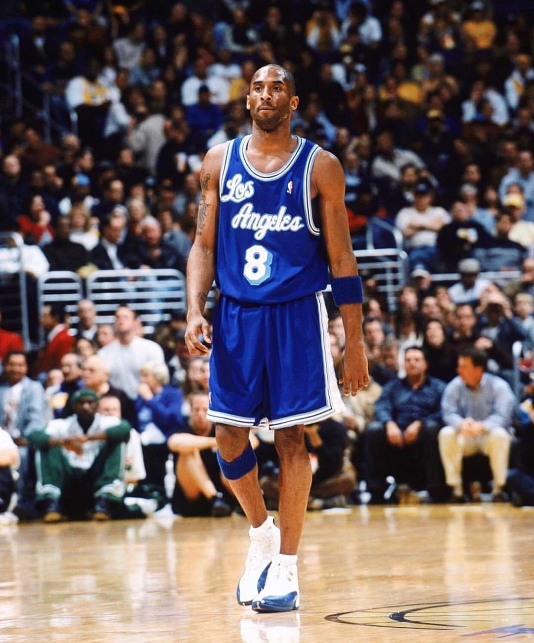 曾经科比在赛场亲穿过法国蓝 air jordan 12 "french blue" 即将