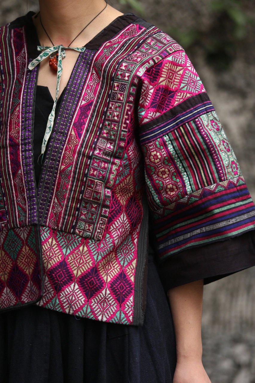 短裙苗|心中的日月 山中落雨  闲来无事 可吟诗作对  煮茶小憩 林间