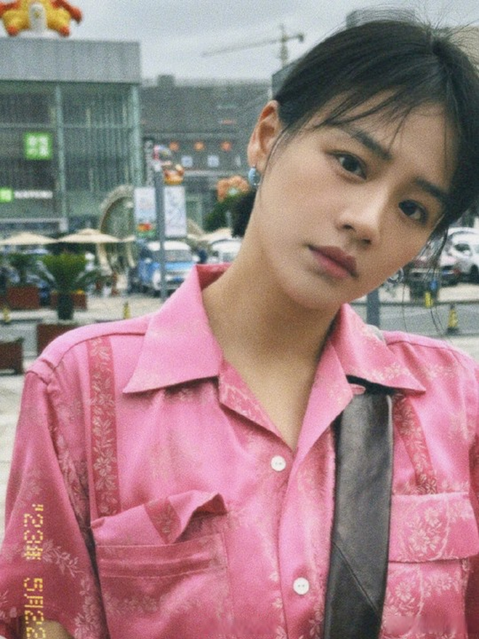 5月22日,马思纯发布近照,青春灵动状态好,瘦了好多太漂亮啦!