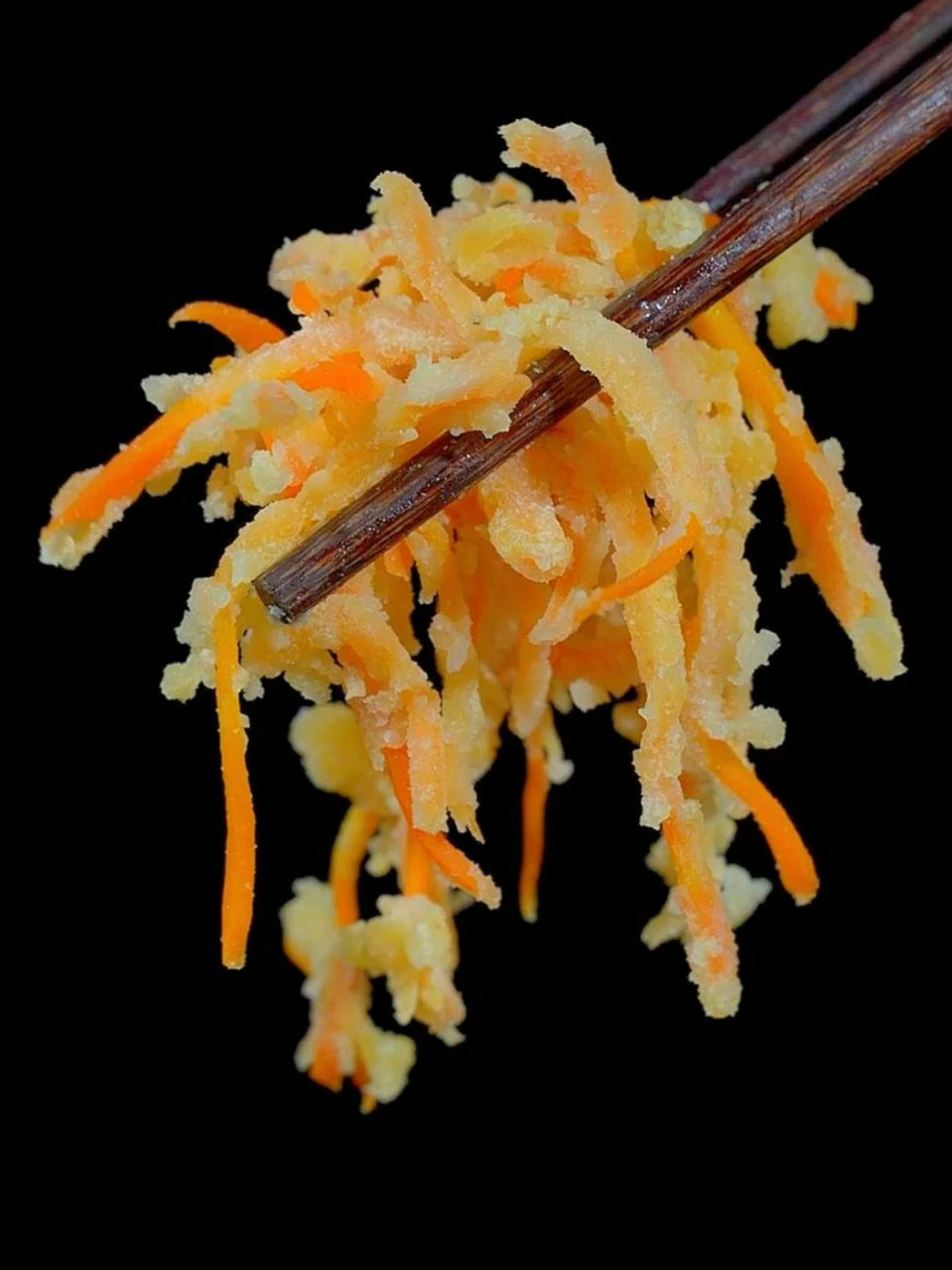 正宗的河南蒸菜来了,粉蒸胡萝卜丝,营养好吃又做法简单,大人小孩都